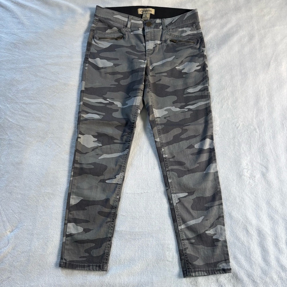 Democracy Gray Camouflage ankle cropped skinny pants
